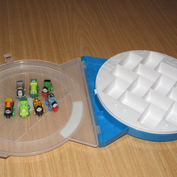 Thomas Tank Engine Railway Minis Storage Display Case Carrying Handle 7 Trains - Picture 2 of 3